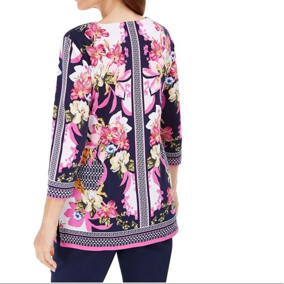 JM Collection Embellished Keyhole Top - Picture 2 of 6